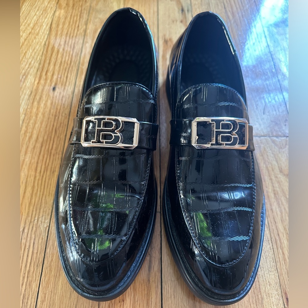 Stone Pattern Slip-On Round Toe Wedding Shoes